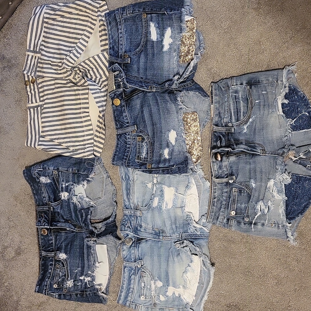 5 pairs of American Eagle Shorts sizes 0,2,4